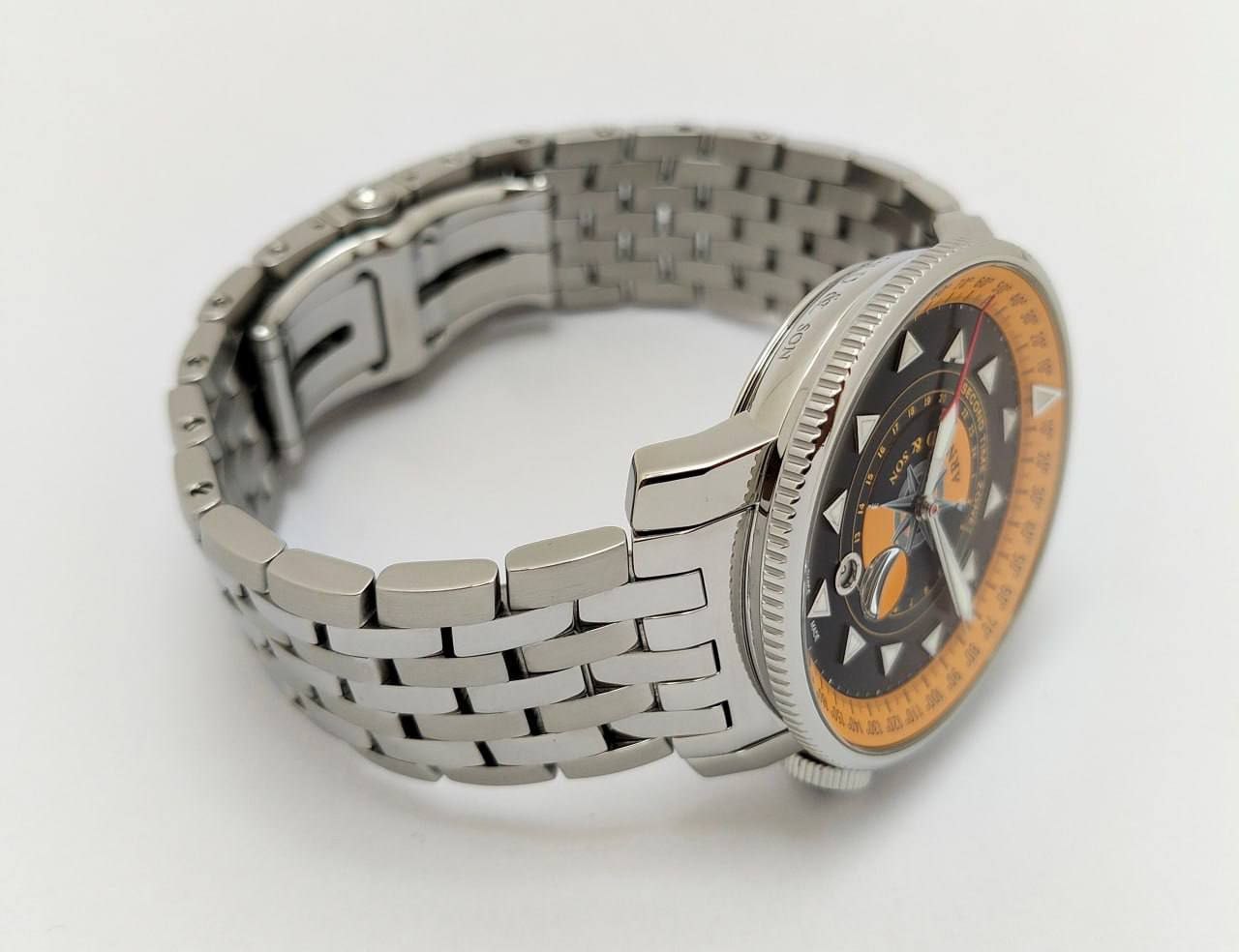 Arnold & Son Scout Navigators 44.5mm3